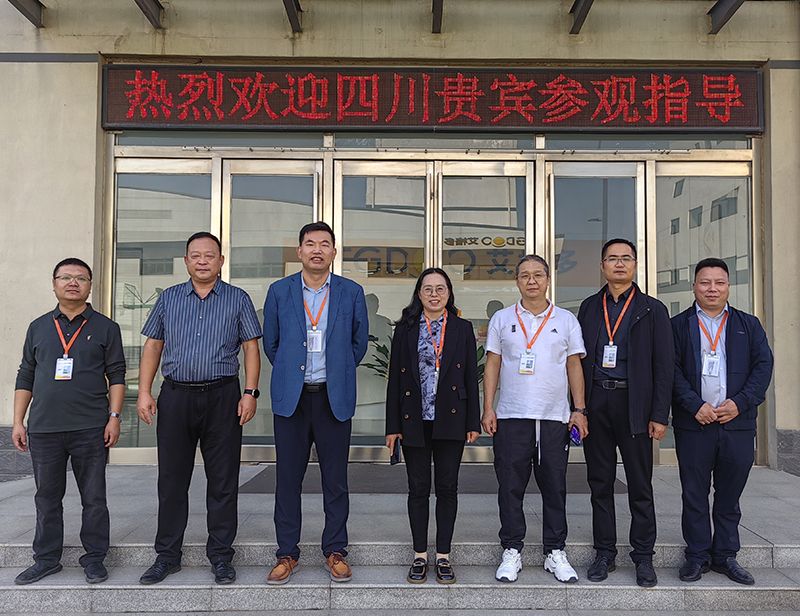 熱烈歡迎四川厚全生態(tài)農(nóng)業(yè)營養(yǎng)技術(shù)總監(jiān)何國茹、廣西立騰農(nóng)牧董事長吳錦山等一行蒞臨艾格多集團河南岐伯基地實地參觀考察